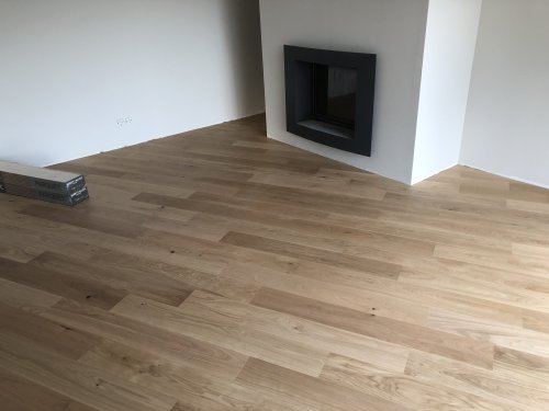 Vente et pose collée de parquet contrecollé à Menville