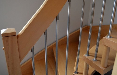 Laissez-vous tenter par un joli escalier aux marches en bois à L’Union