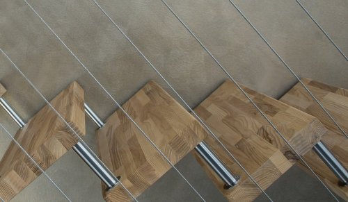 Pose de parquet collé sur escalier à Blagnac