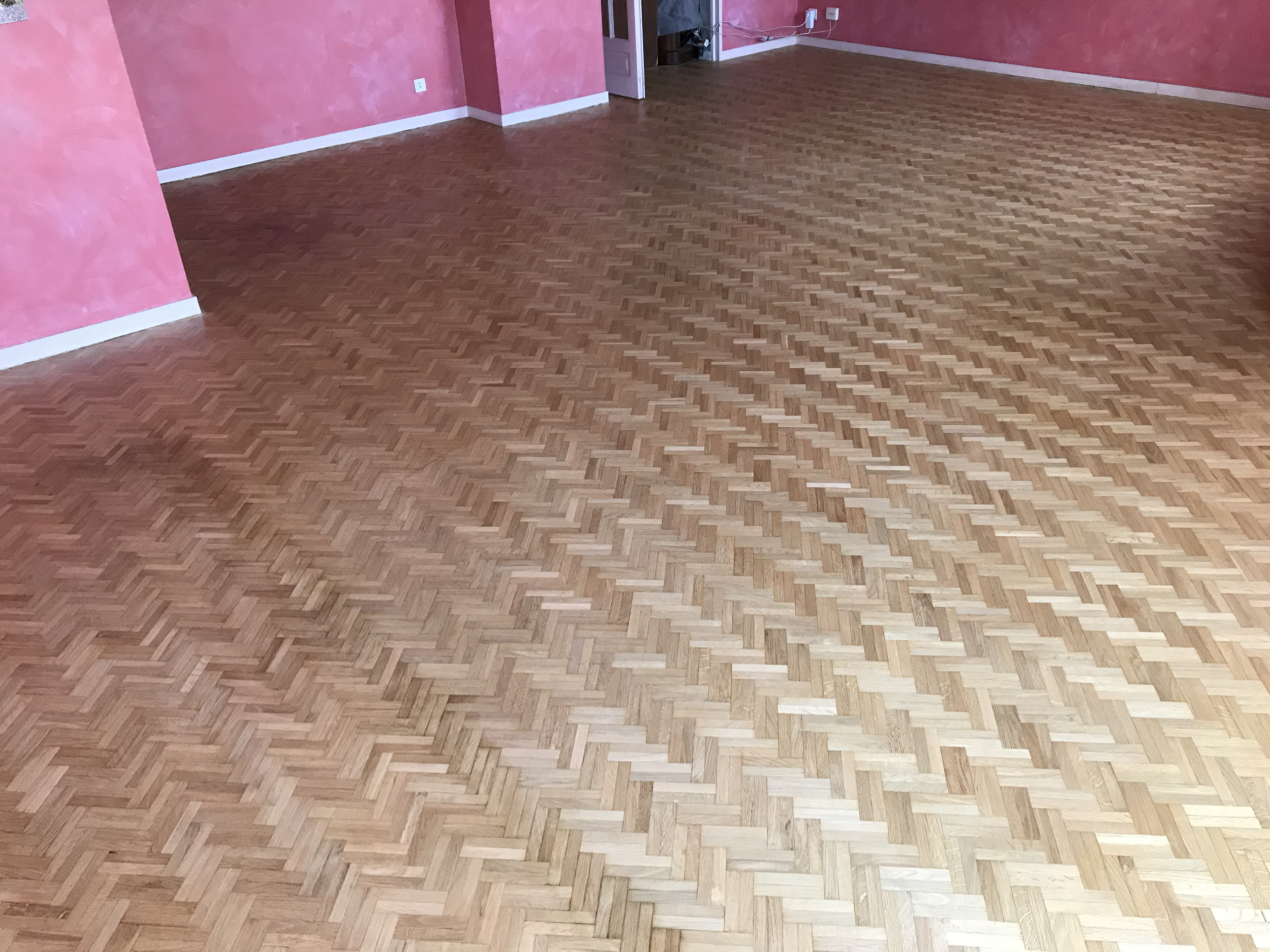 Comment poncer et vitrifier un parquet bâtons rompus ?